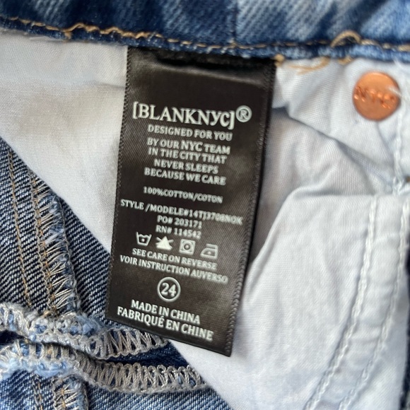 BLANK NYC Fray Hem Barrel Leg Jeans Size 24 Piece By Piece Blue NWT - Picture 5 of 9